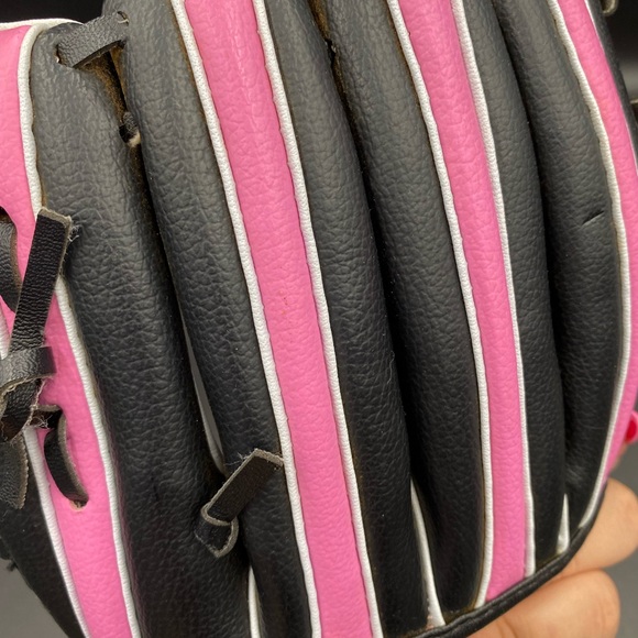 Hello kitty baseball glove 9.5” left handed glove - Picture 4 of 5